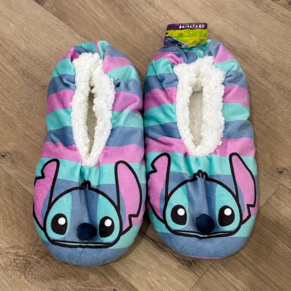 NEW Women’s Disney Stitch Fuzzy Babba Slipper Socks